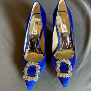 NWT Badgley Mischka ‘Cher’ Satin Buckle Pumps
